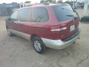 Toyota Sienna 2001 Red