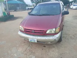 Toyota Sienna 2001 Red