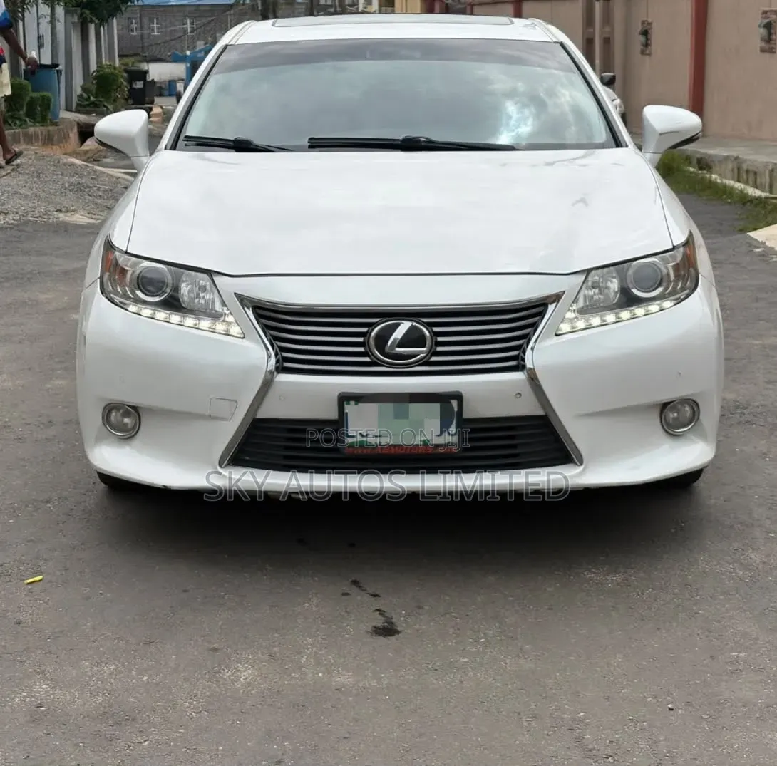 Lexus ES 2013 White