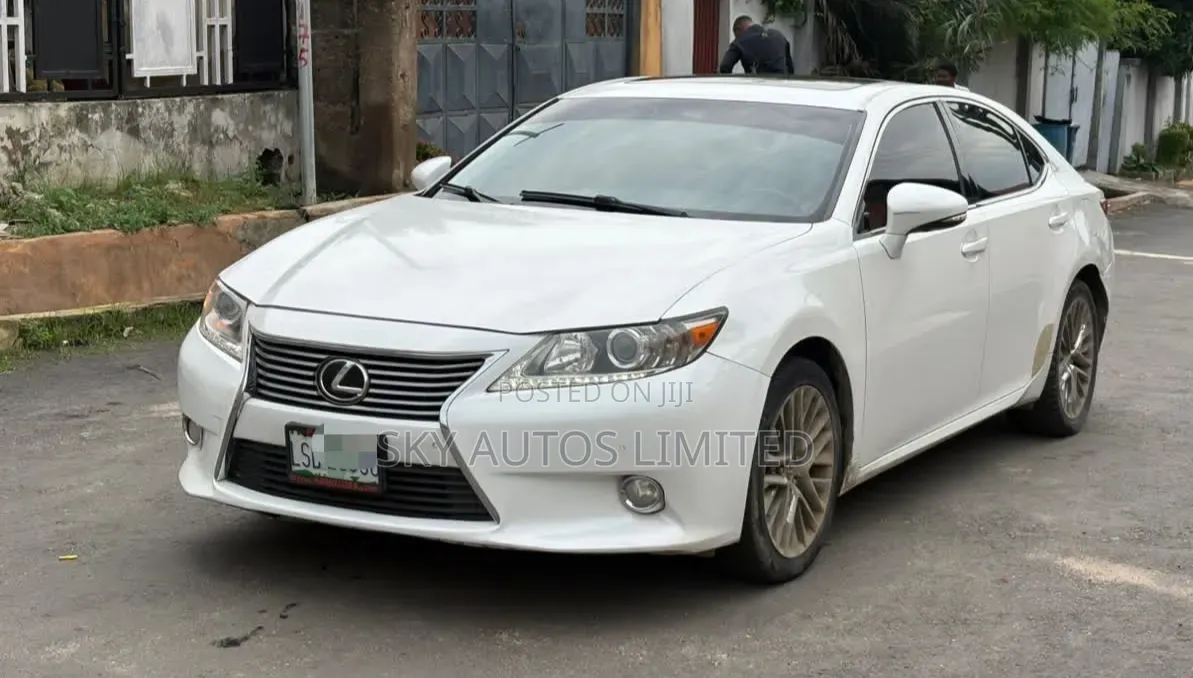 Lexus ES 2013 White