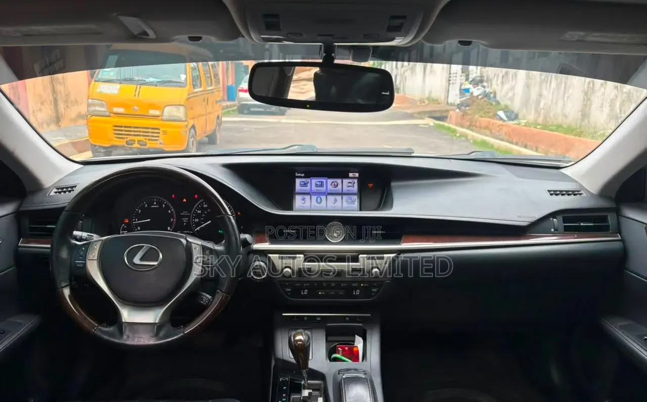 Lexus ES 2013 White
