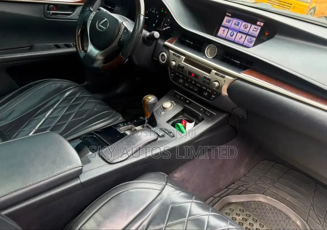 Lexus ES 2013 White