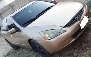 Honda Accord 2005 Gold