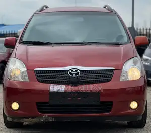 Toyota Verso 2009 Red
