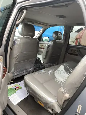 Toyota Sequoia Limited 4dr SUV 4WD (4.7L 8cyl 4A) 2004
