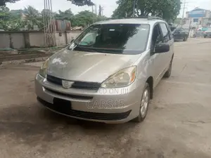 Toyota Sienna 2004 Silver