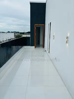5bdrm Duplex in Lekki Phase 2 for sale
