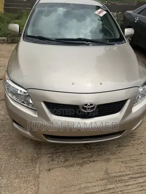 Toyota Corolla LE 4dr Sedan (1.8L 4cyl 4A) 2010 Gold