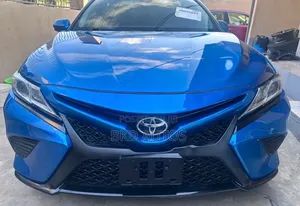 Toyota Camry SE FWD (2.5L 4cyl 8AM) 2018 Blue