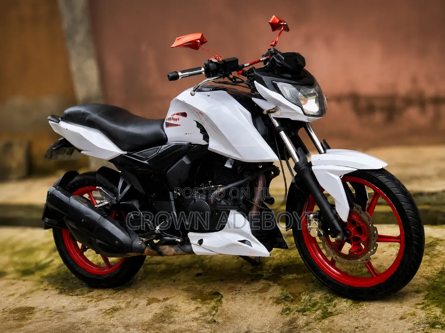TVS Apache RTR 160 4V 2022 White
