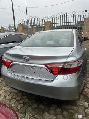 Toyota Camry LE 4dr Sedan (2.5L 4cyl 6A) 2015 Silver