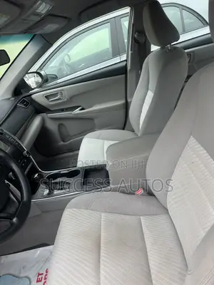 Toyota Camry LE 4dr Sedan (2.5L 4cyl 6A) 2015 Silver