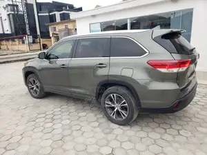 Toyota Highlander 2018 Green
