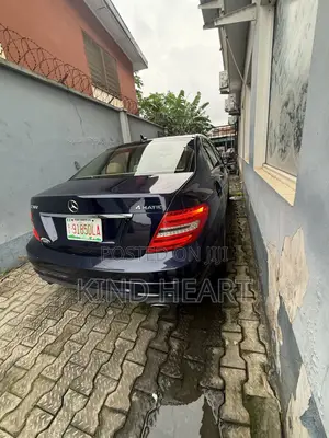Mercedes-Benz C300 Luxury 4Matic Sedan AWD (3.5L 6cyl 7A) 2013 Blue
