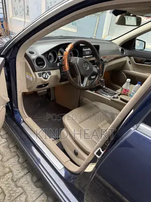 Mercedes-Benz C300 Luxury 4Matic Sedan AWD (3.5L 6cyl 7A) 2013 Blue