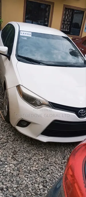 Toyota Corolla 2015 White