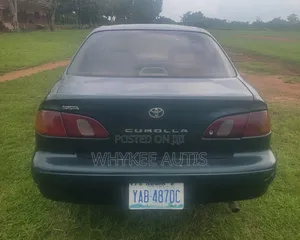 Toyota Corolla 2000 Green