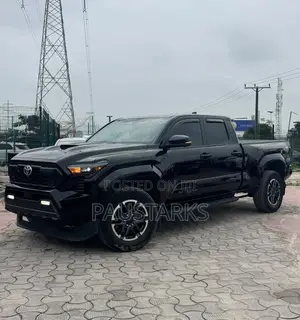 Toyota Tacoma 2024 Black