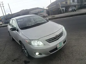 Toyota Corolla 2010 Silver