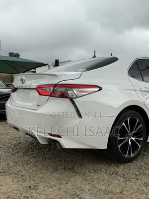 Toyota Camry SE FWD 2020 White
