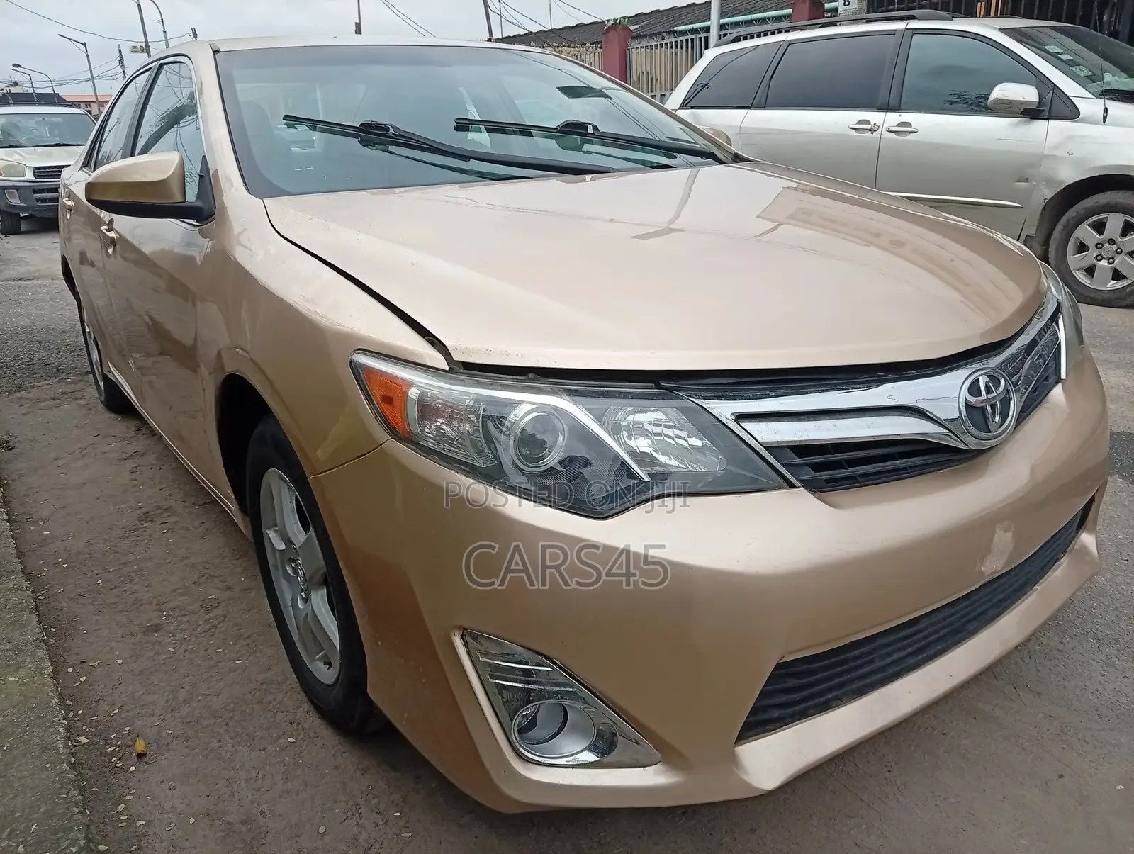 Toyota Camry 2012 Gold