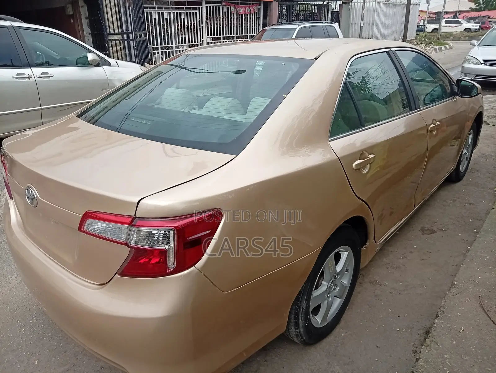 Toyota Camry 2012 Gold