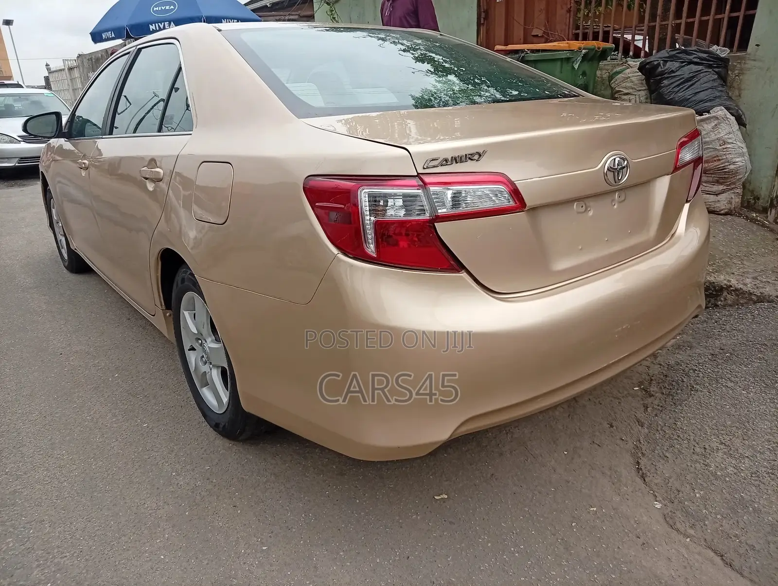 Toyota Camry 2012 Gold