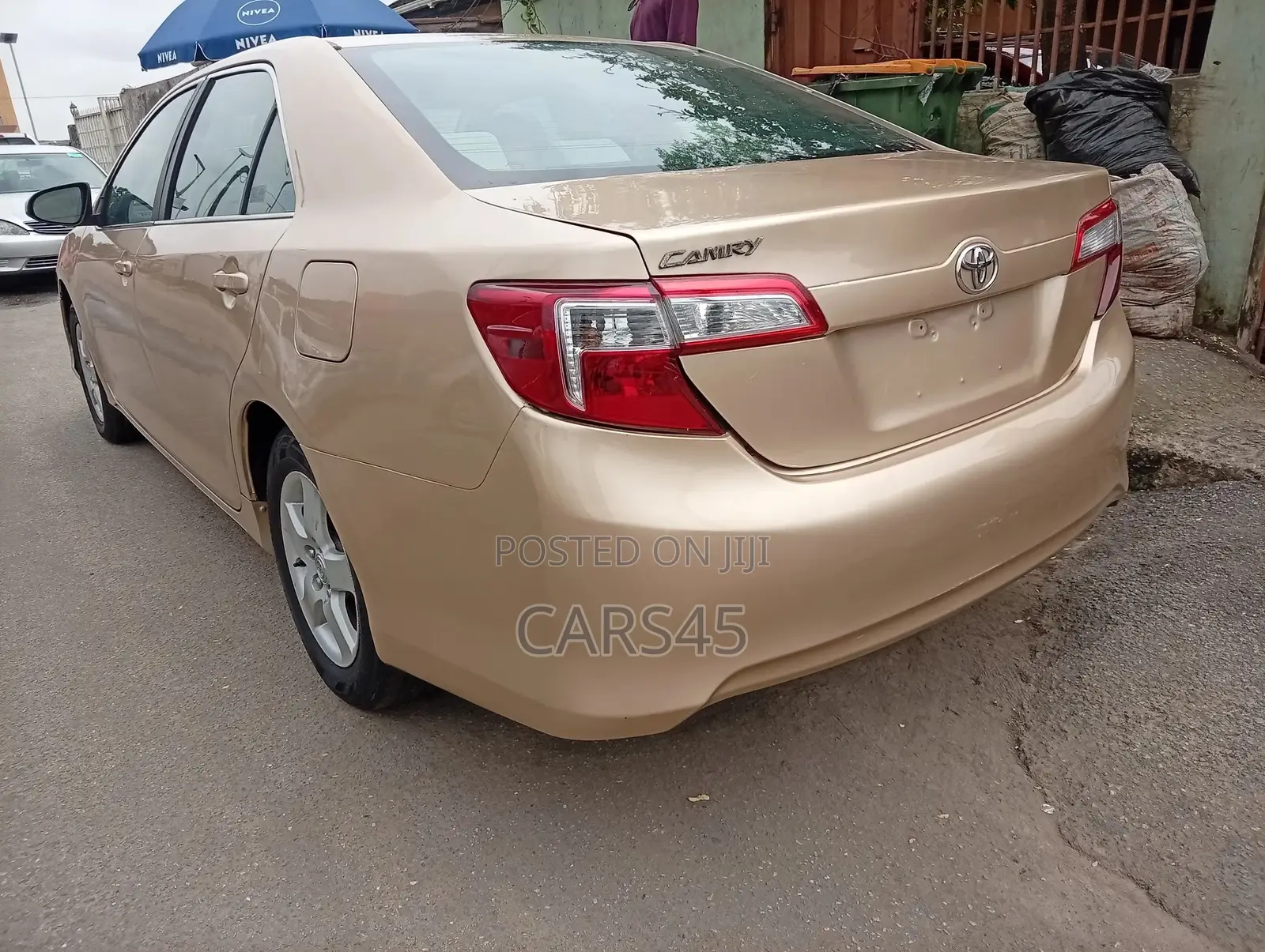 Toyota Camry 2012 Gold