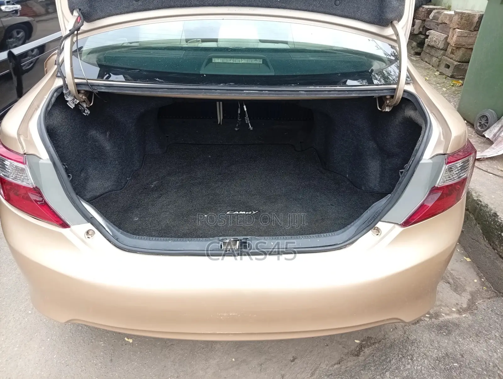 Toyota Camry 2012 Gold