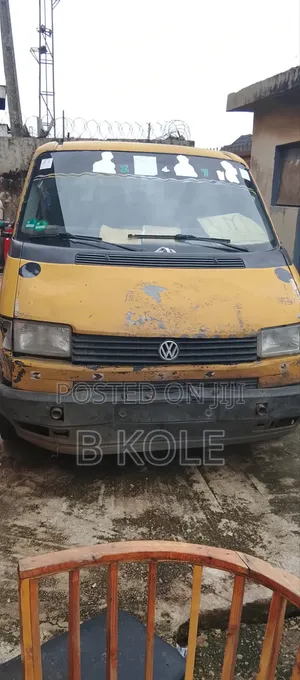 Volkswagen Transporter 2025 Yellow