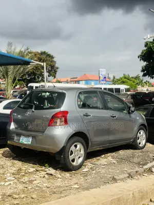 Toyota Yaris 2004 Gray