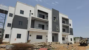 4bdrm Block of Flats in Fountain View for sale