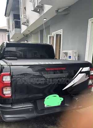 Toyota Hilux 2024 Black
