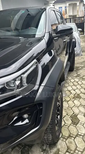 Toyota Hilux 2024 Black