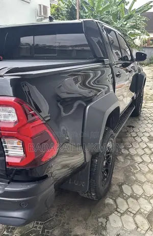 Toyota Hilux 2024 Black