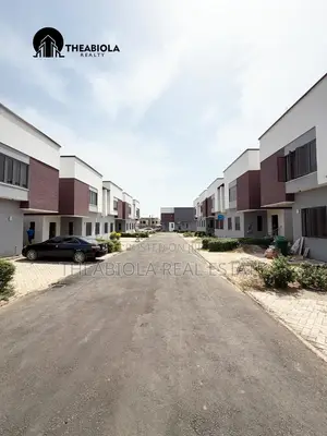 4bdrm Townhouse/Terrace in Fha Lugbe, Abuja for sale