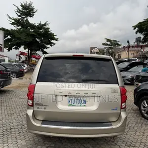 Dodge Caravan 2009 Gold
