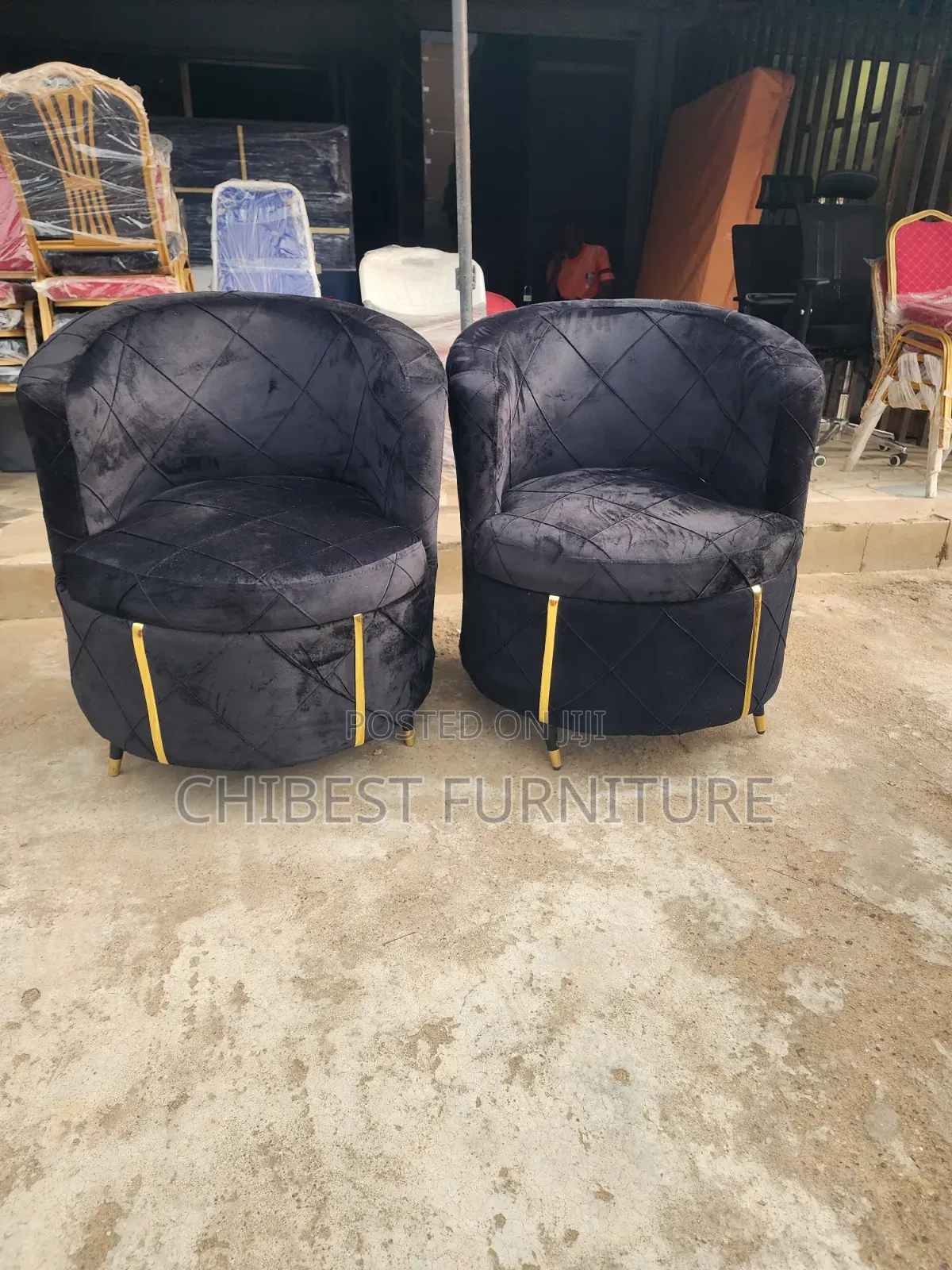 Single Padded Sofa Made With Quality Materials.