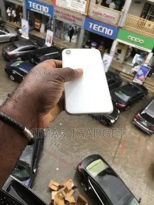 Apple iPhone XR 64 GB White