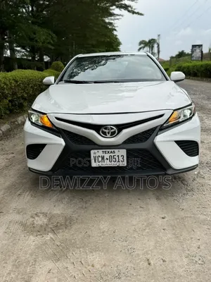 Toyota Camry SE (2.5L 4cyl 8A) 2019 White