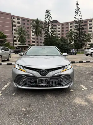 Toyota Camry XLE V6 (3.5L V6 8A) 2019 Silver