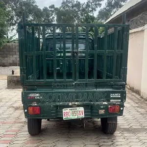 Daihatsu Ayla M 2013 Green