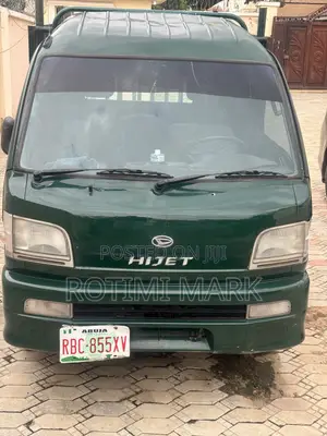 Daihatsu Ayla M 2013 Green