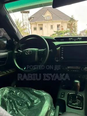 New Toyota Hilux 2025 Black