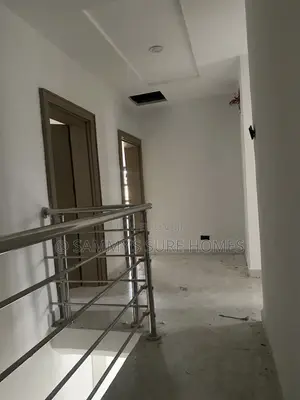 5bdrm Duplex in 35 Road 3Rd Avenue for rent
