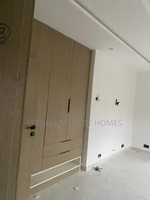 5bdrm Duplex in 35 Road 3Rd Avenue for rent
