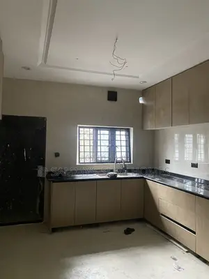 5bdrm Duplex in 35 Road 3Rd Avenue for rent