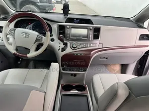 Toyota Sienna 2011