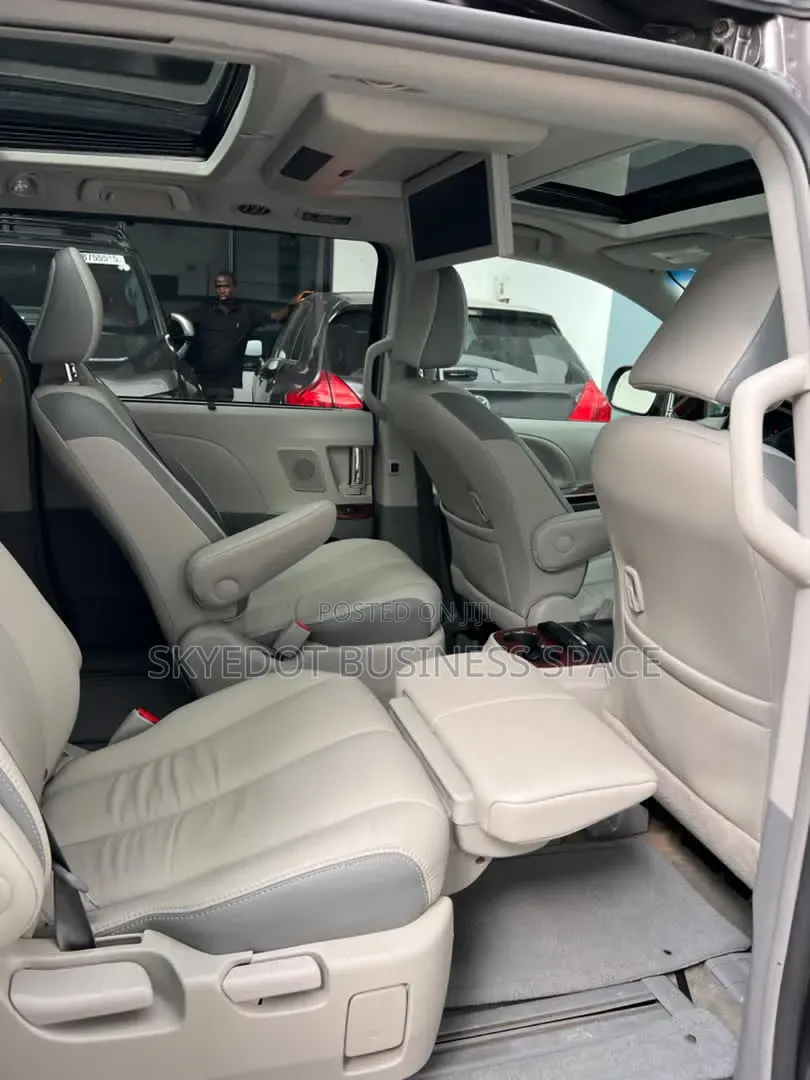 Toyota Sienna 2011