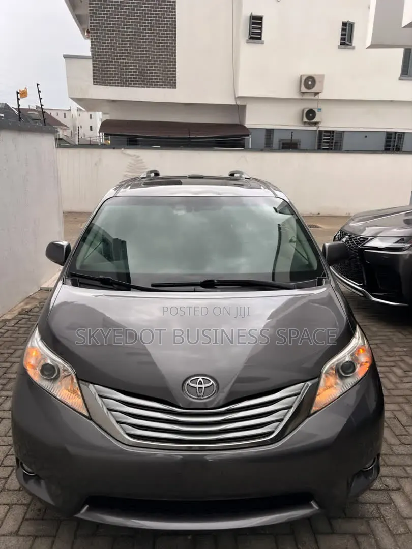 Toyota Sienna 2011
